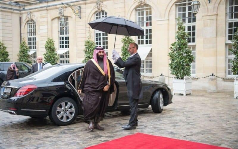 لن تصدق .. ولي العهد السعودي محمد بن سلمان يكشف عن أفضل نوع سيارة يفضلها خصوصا هذا اللون الغريب !