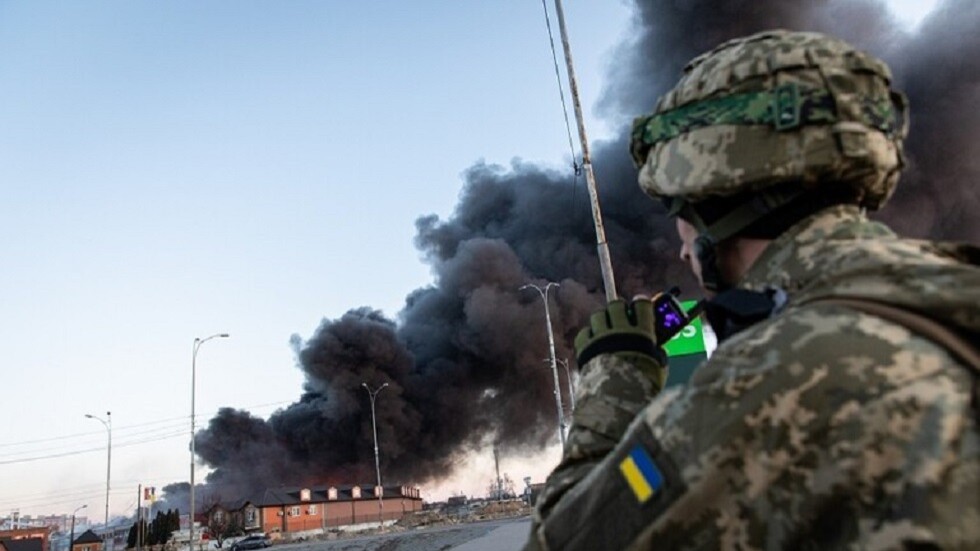 ليست روسيا.. مستشار زيلينسكي يكشف من قتل الشعب الأوكراني ودمر أوكرانيا؟
