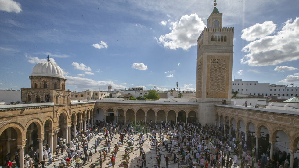 لن تصدق من هي  الدولة الإسلامية الوحيدة التي سمحت للمتحولين جنسيا الصلاة في المسجد؟