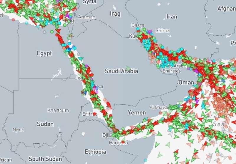 الرادارات تفضح كذب الحوثيين وتنشر حركة السفن التي عبرت باب المندب ووصلت إلى إسرائيل 