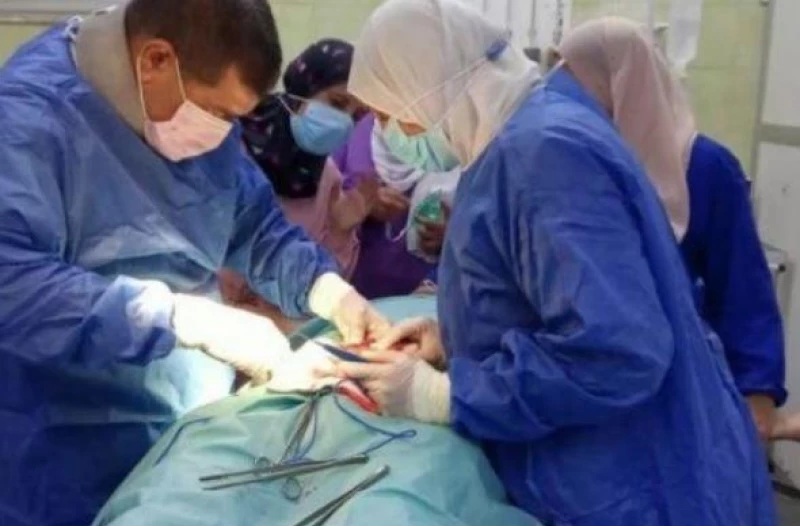 فتاة شعرت بألم شديد في بطنها وعندما فحصها الدكتور كانت الكارثه!! يحدث في السعودية! 