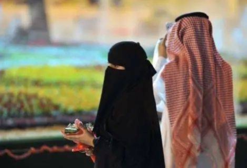 حسناء سعودية تزوجت ابن خالها عقب طلاقها بأيام وأنجبت ولداً.. وعند بلوغه 40 سنة كانت الصدمة !