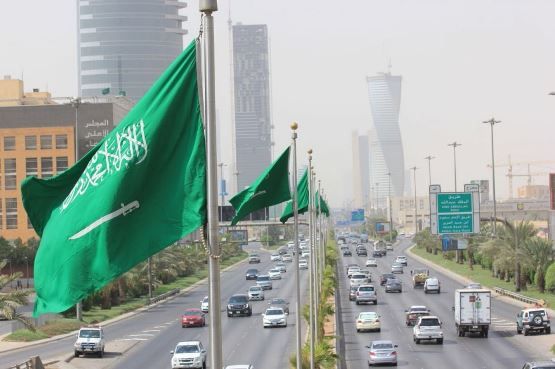 قرار سعودي عاجل بترحيل الوافدين العاملين في هذه المهن قبل شهر رمضان