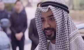 موجة غضب تعصف بالسعوديين بعد ظهور أمير ثامل من شرب الخمر وهو يقوم بهذا الأمر في ملهى ليلي!..شاهد