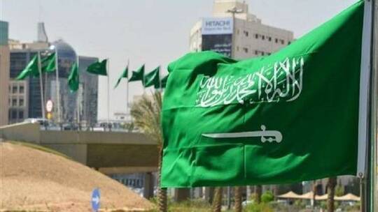 عرضا حياة الآخرين للخطر .. السعودية تعلن اعتقال مواطنين أطلقا النار بمكان عام (فيديو)