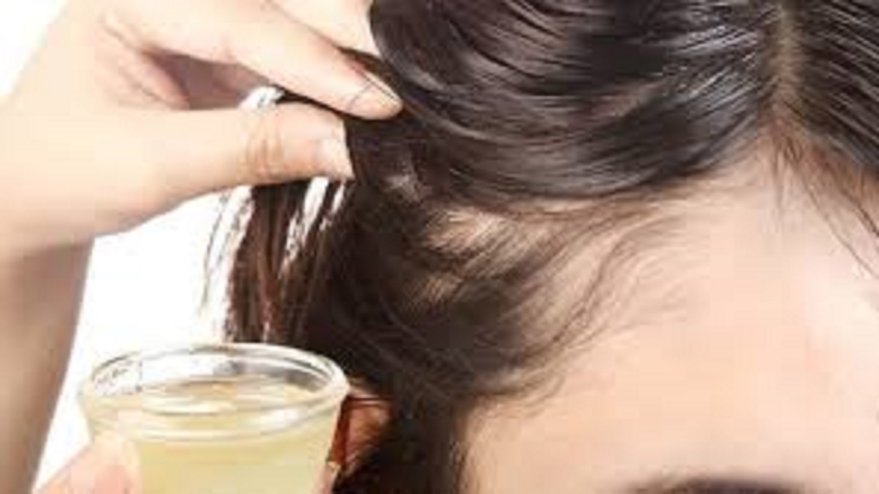 وداعًا لتساقط الشعر عصير طبيعي يتم تحضيره في المنزل يرطّب فروة الرأس 