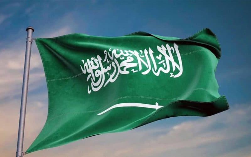 السعودية تُحرم الوافدين من استقدام عائلاتهم وتُوقف استخراج تأشيرة الزيارة العائلية 